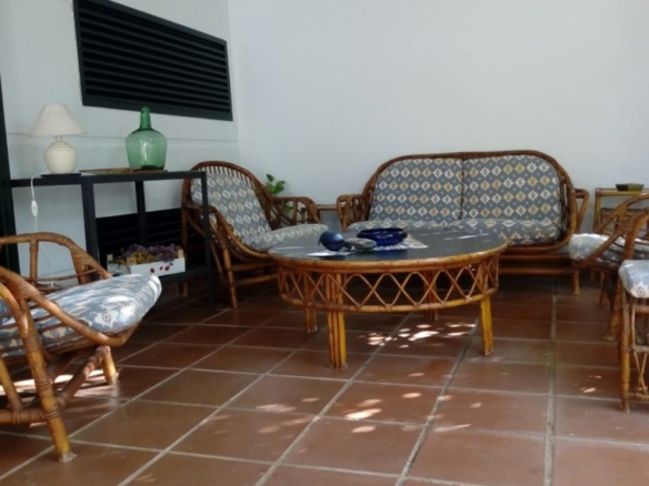 alquiler apartamento con amplio jardin en zahara de los atunes