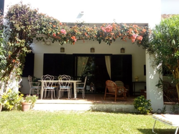 alquiler apartamento con amplio jardin en zahara de los atunes