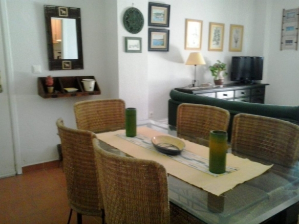 alquiler apartamento con amplio jardin en zahara de los atunes