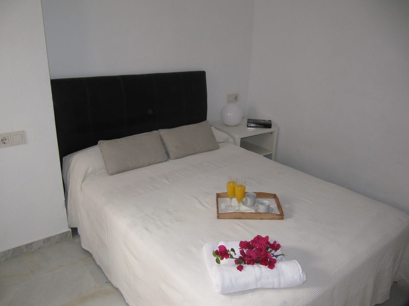 alquiler apartamento en aretusa luz en zahara de los atunes