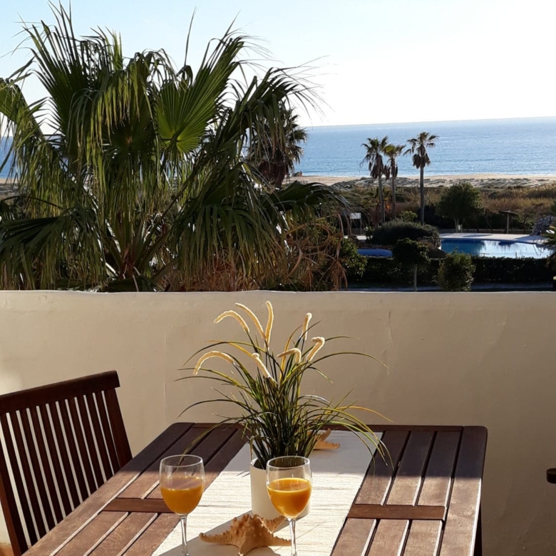 alquiler apartamento mirando al mar en zahara de los atunes