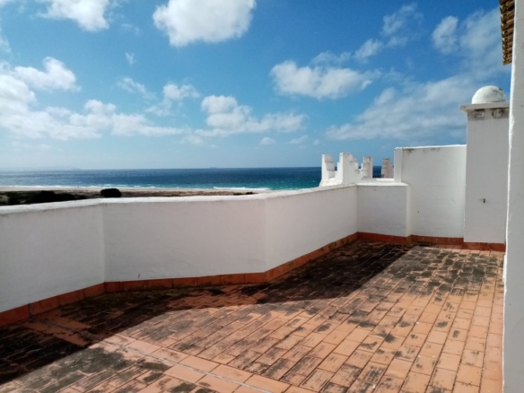 alquiler apartamento ático frente al mar en zahara de los atunes