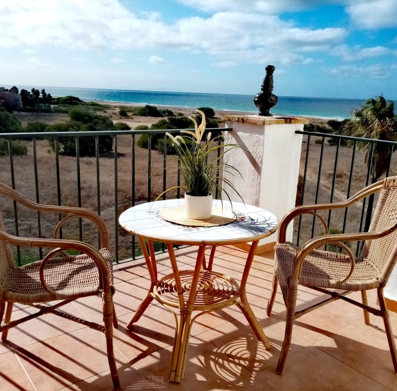 alquiler apartamento ático frente al mar en zahara de los atunes