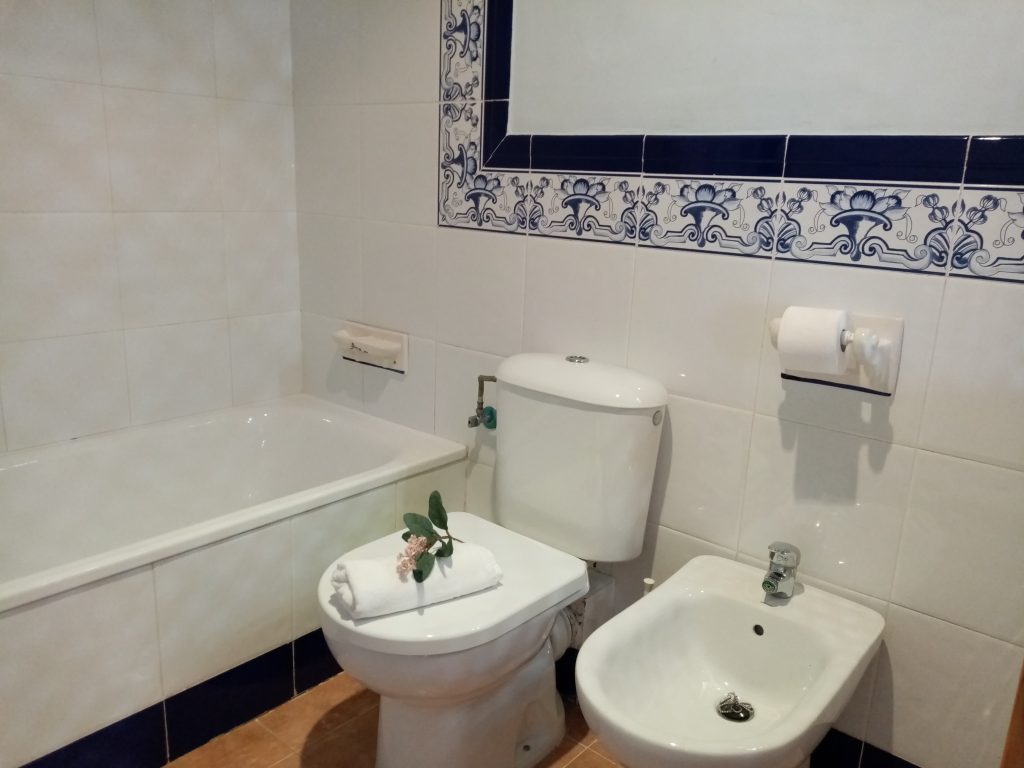 alquiler apartamento ático frente al mar en zahara de los atunes