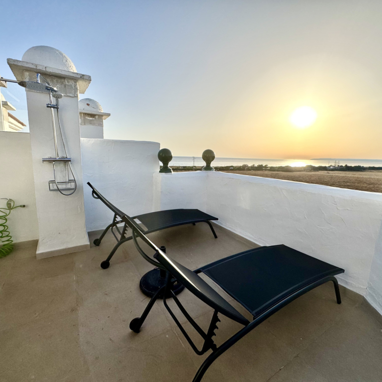 alquiler de apartamento vacacional duplex atlatnterra sol sunset zahara de los atunes