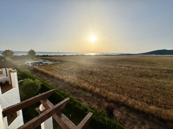 alquiler de apartamento vacacional duplex atlatnterra sol sunset zahara de los atunes
