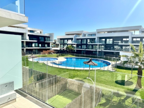 alquiler apartamento duplex con jardin en pueblo zahara de los atunes