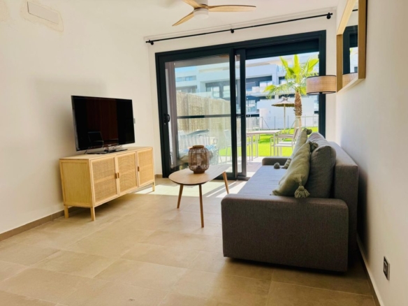 alquiler apartamento duplex con jardin en pueblo zahara de los atunes