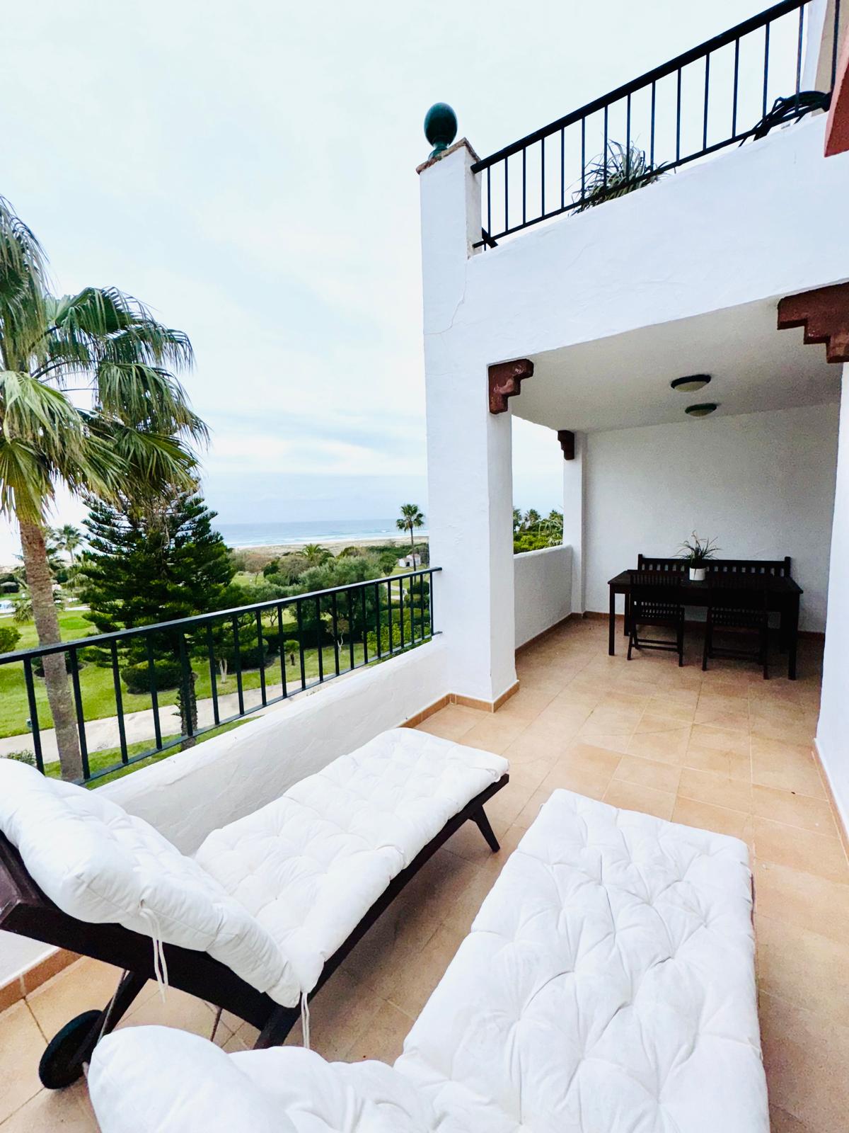 alquiler apartamento mirando al mar en zahara de los atunes